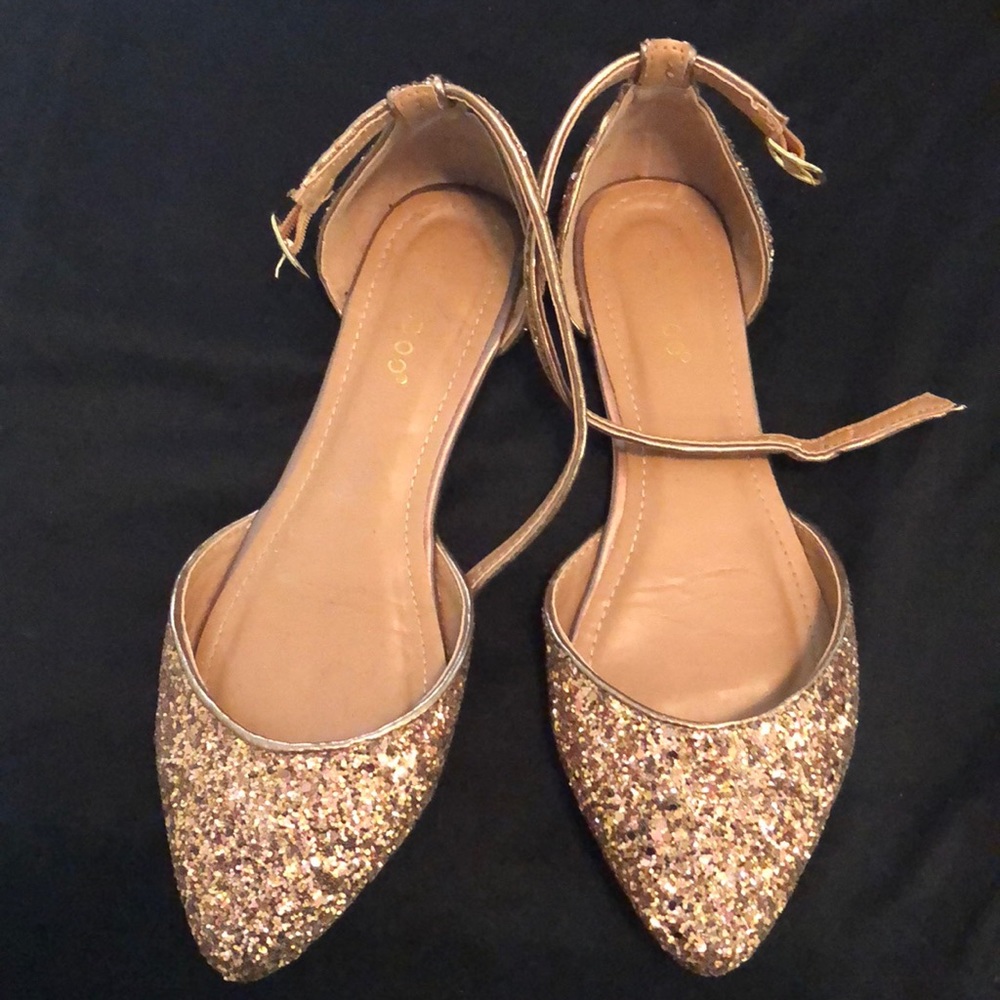 Gold glitter pointy toe flats